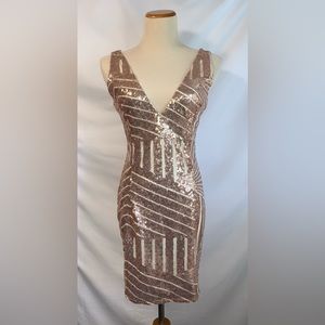 BBX Lephsnt Beautiful Gold Sequined Plunging V-Neck Lined Short Dress Size Small